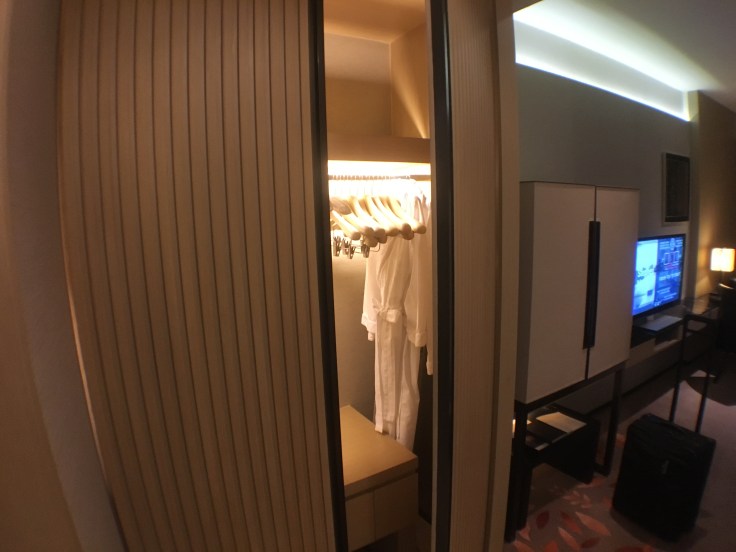 bangkok okura prestige closet.jpg