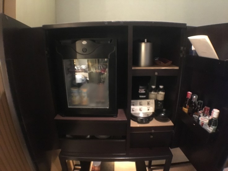 bangkok okura prestige minibar.JPG