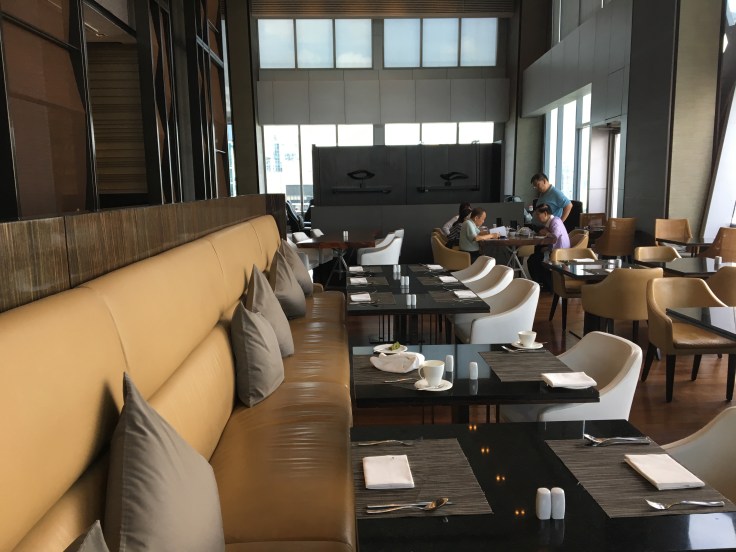 bangkok okura prestige restuarant dining tables