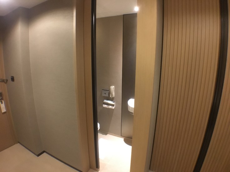 bangkok okura prestige toilet room.jpg