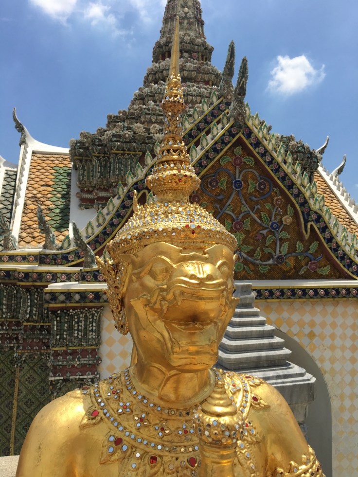 bangkok tour royal palace golden guard 2