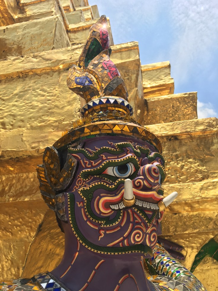 bangkok tour royal palace golden stupa statue