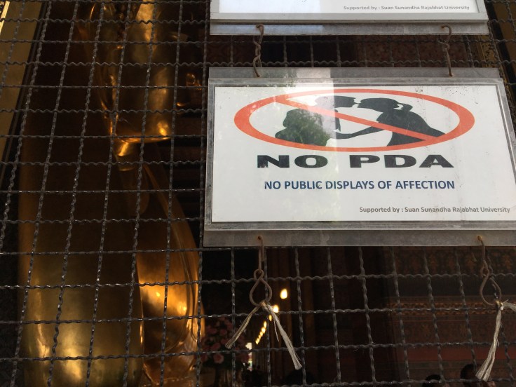 bangkok tour sign no pda