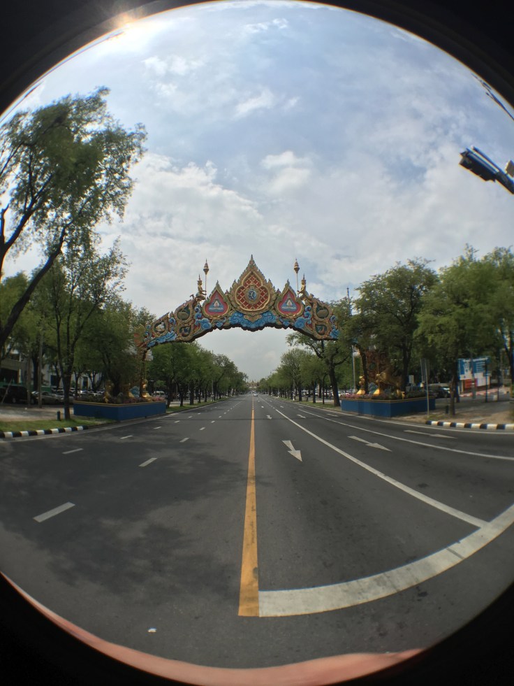 bangkok tour street democracy monument