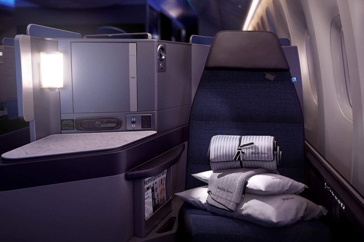 united polaris class seat