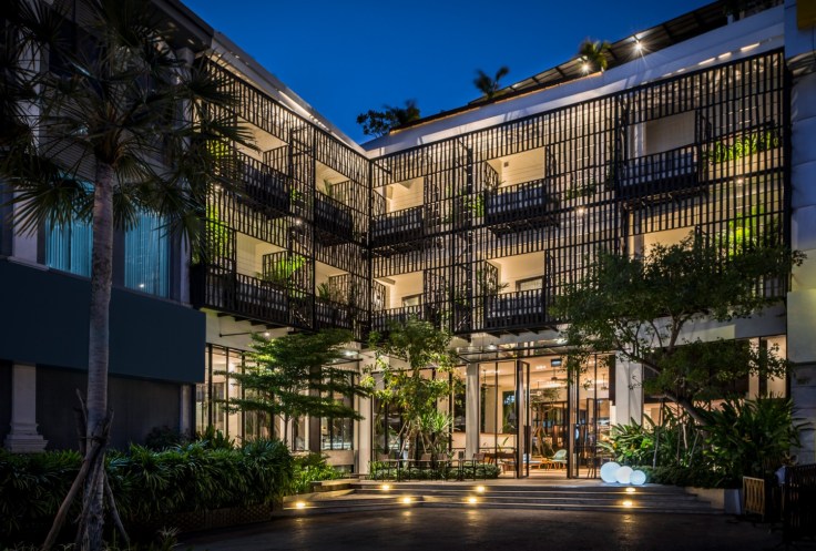 aviary hotel property exterior night