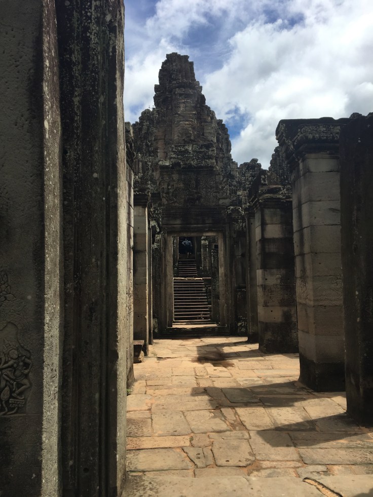 siem reap angkor wat bayon temple approach