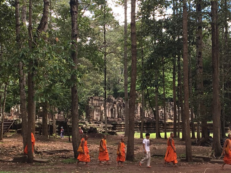 siem reap angkor wat bayon temple monks
