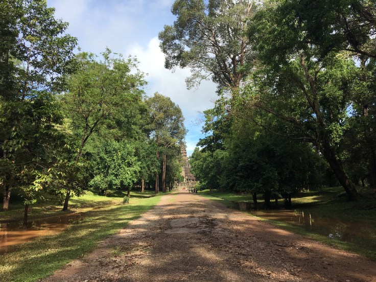 siem reap angkor wat path to main temple