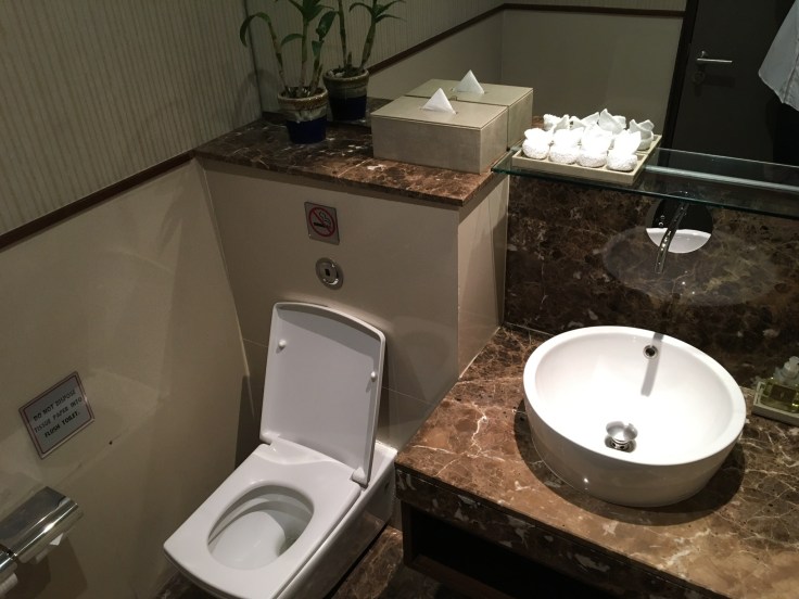 thai royal first lounge bathroom private stall