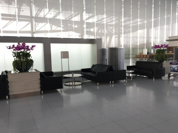 thai royal first lounge check in lounge