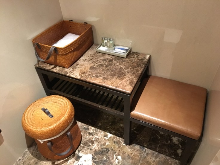 thai royal first lounge shower room bench