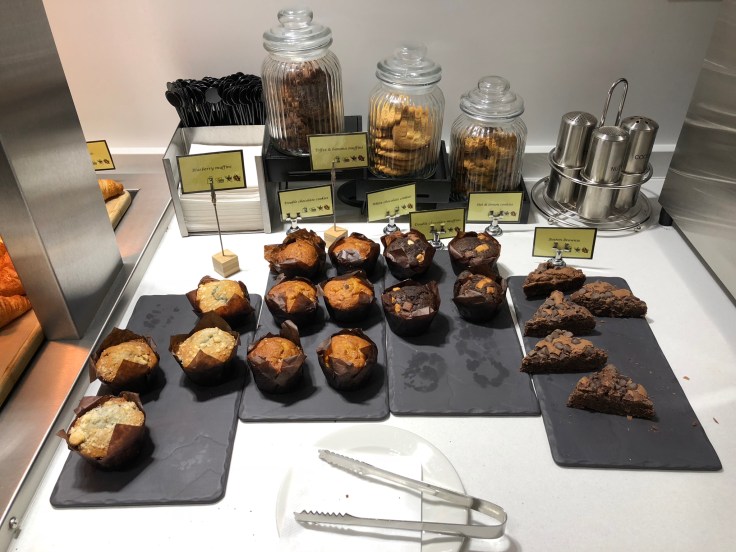 lhr arrivals lounge dining muffins