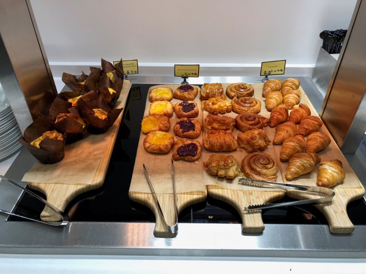 lhr arrivals lounge dining pastries