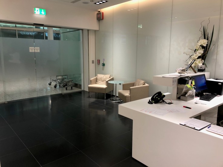 lhr arrivals lounge reception reverse angle