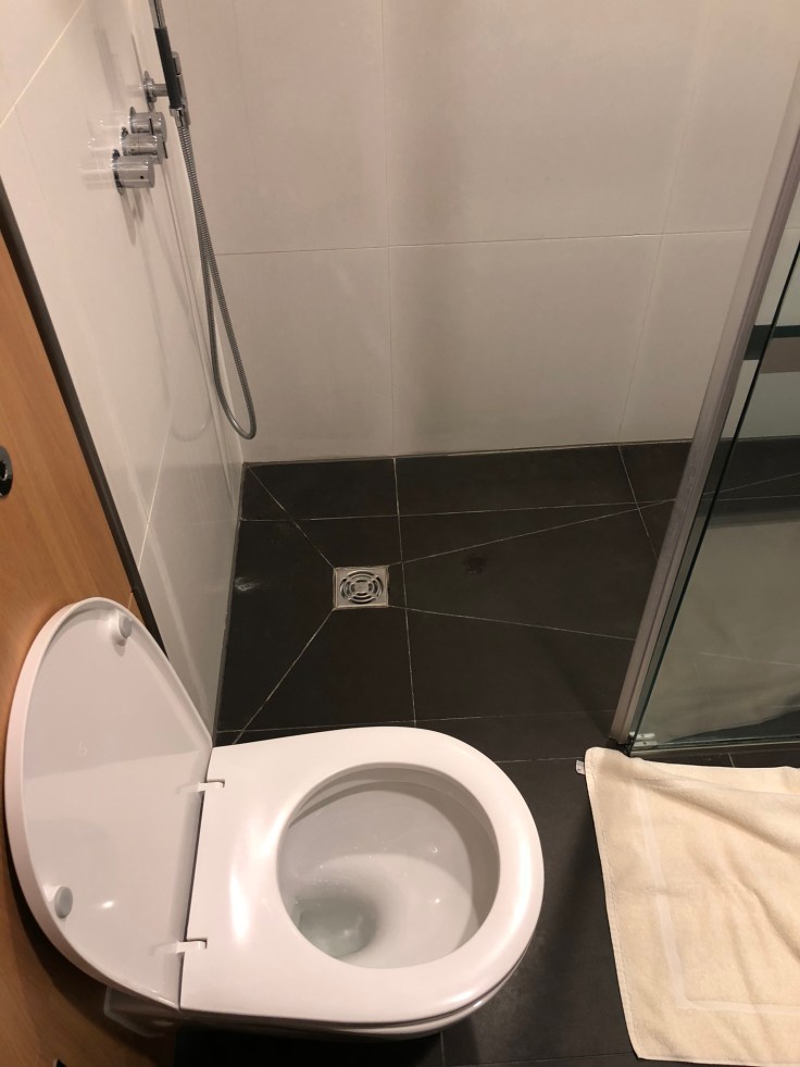 lhr arrivals lounge shower toilet design fail