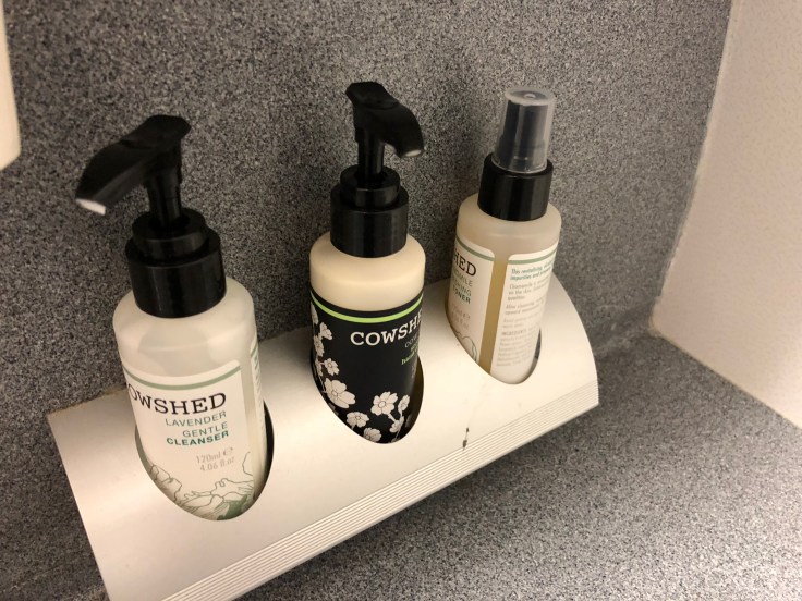 united airlines polaris business diamond hard bathroom toiletries