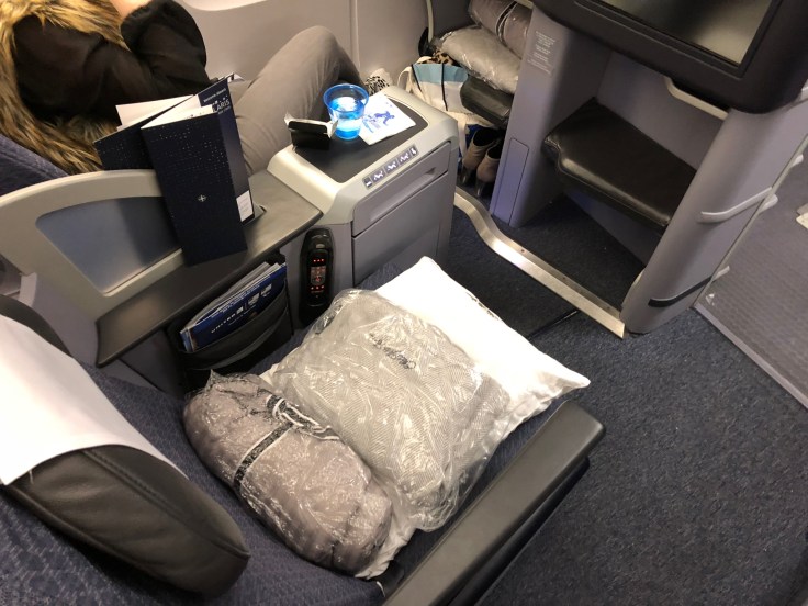 united airlines polaris business diamond hard seat first view 1