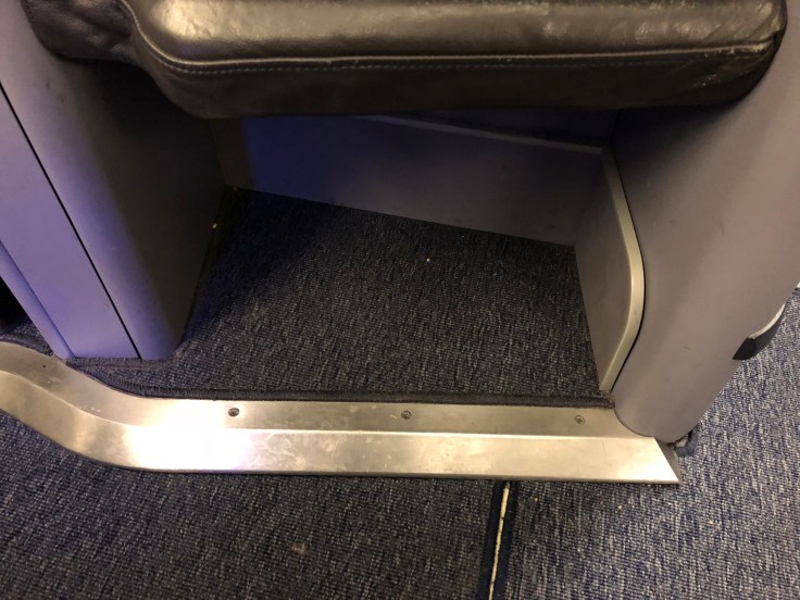 united airlines polaris business diamond hard seat footrest