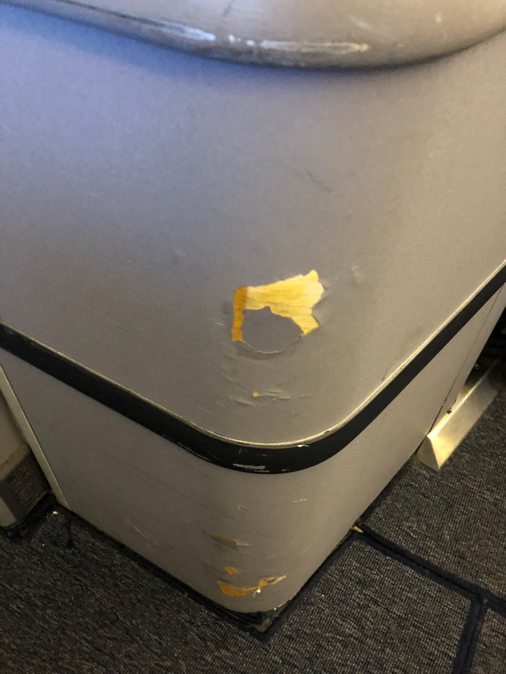 united airlines polaris business diamond hard seat peeling paint
