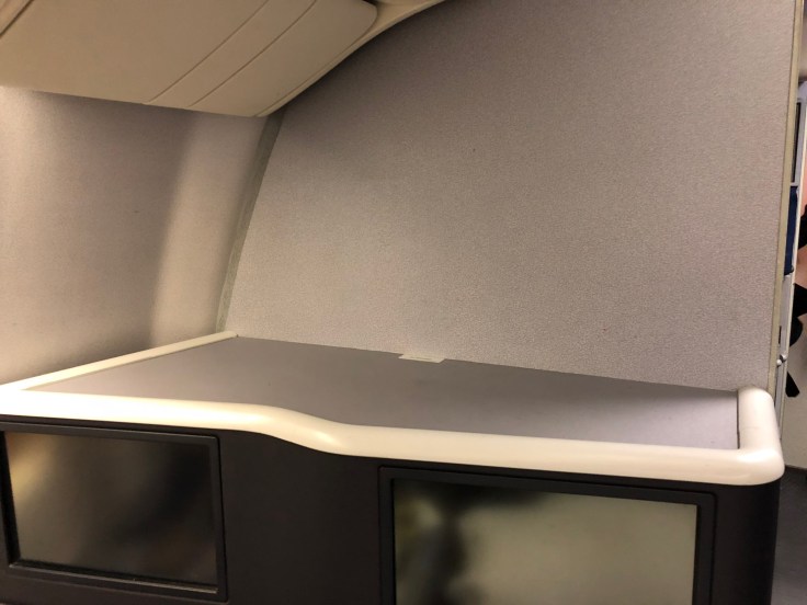 united airlines polaris business diamond hard seat shelf
