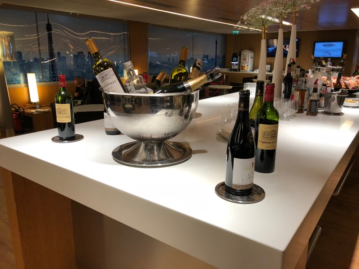 air france business salon cdg dining bar table reverse