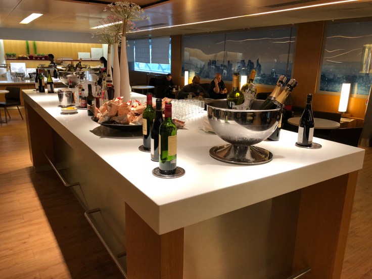 air france business salon cdg dining bar table