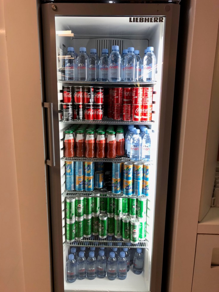 air france business salon cdg dining beverage fridge