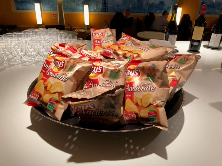 air france business salon cdg dining chips