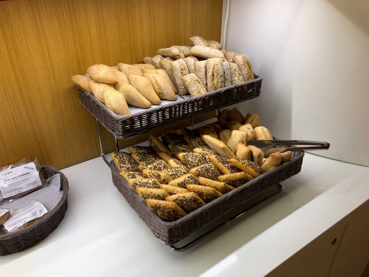 air france business salon cdg dining pastries