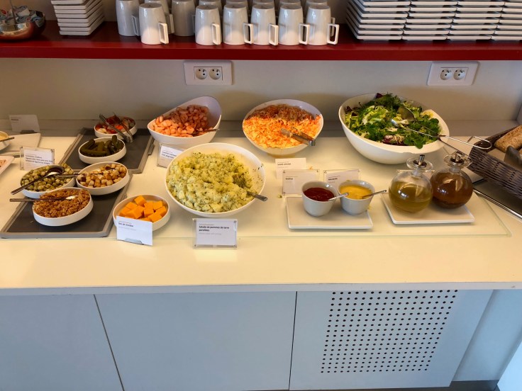 air france business salon cdg dining spread 1