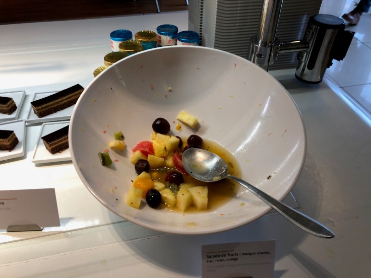 air france business salon cdg dining spread 10