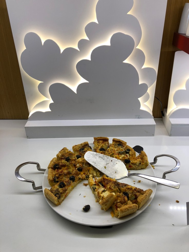 air france business salon cdg dining spread 4