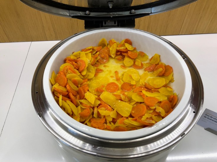 air france business salon cdg dining spread 6