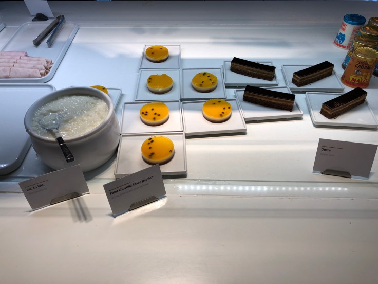 air france business salon cdg dining spread 9