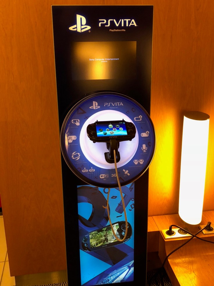 air france business salon cdg interior side play station