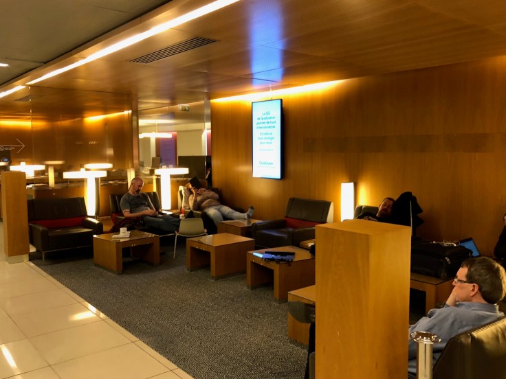 air france business salon cdg interior side seating area 1