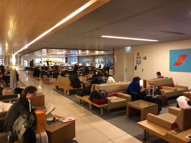 air france business salon cdg interior side seating area 4