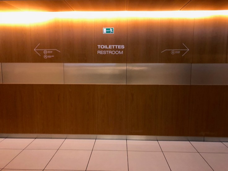 air france business salon cdg restroom entrance