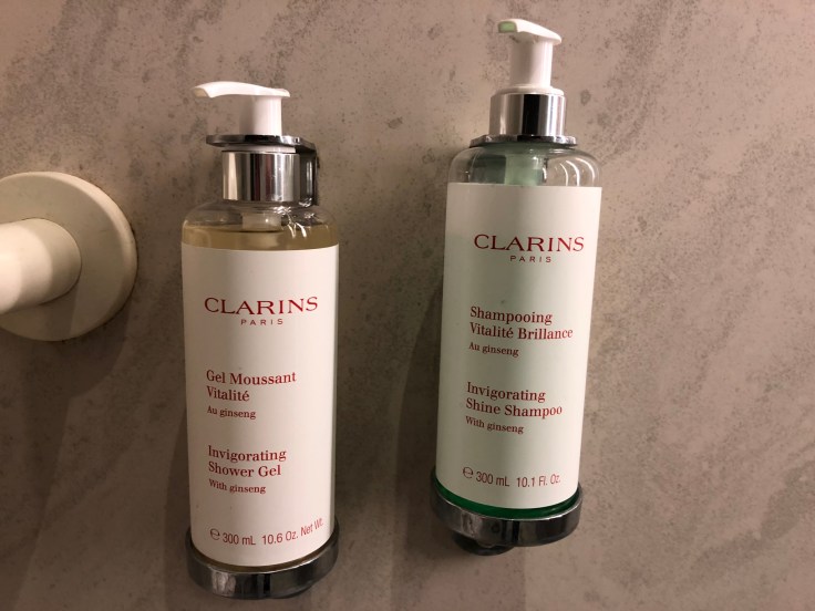 air france business salon cdg shower toiletries