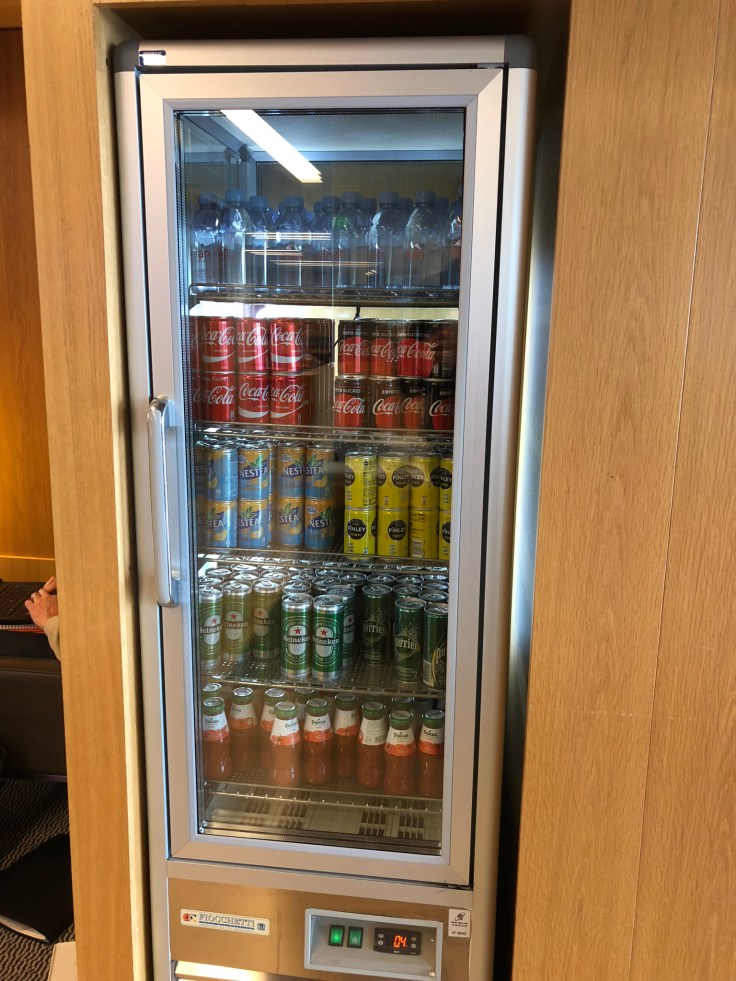 air france business salon cdg upstairs beverage fridge