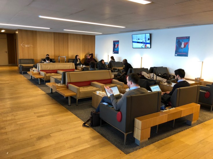air france business salon cdg upstairs seating area 2