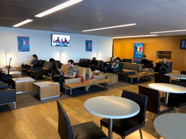 air france business salon cdg upstairs seating area 4