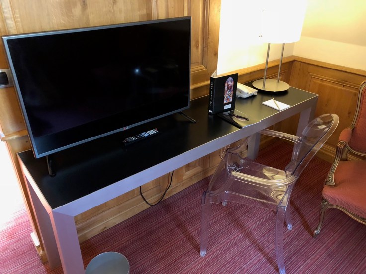 l'hermitage gantois lille room television