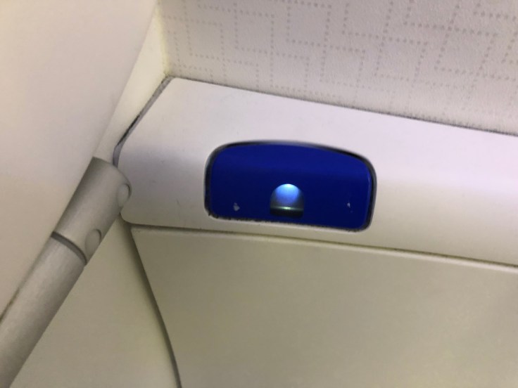 air france business hard bathroom flush