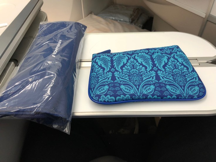 air france business soft amentity kit closed