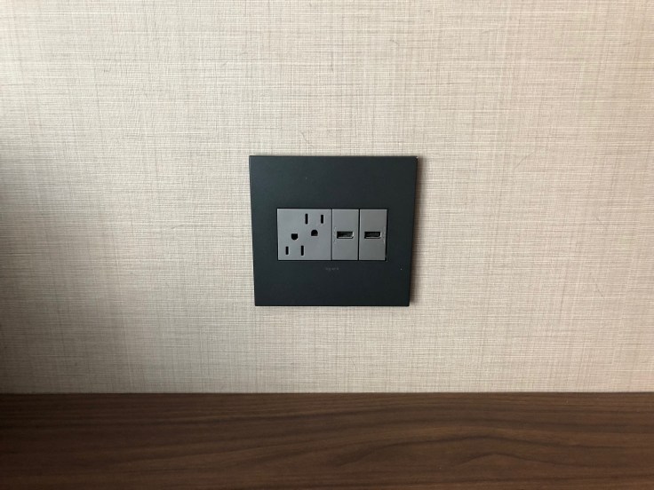 ac hotel new york times square room desk outlets