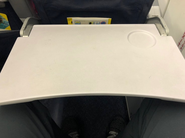 spirit airlines hard tray table