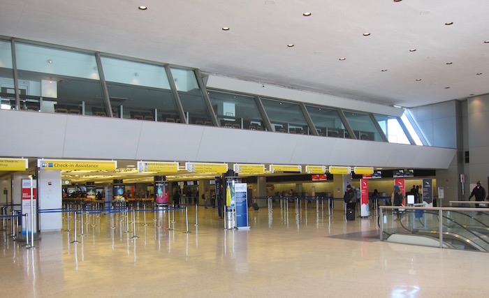 2019 iberia premium economy 01 JFK terminal 7