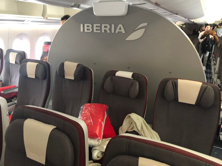 2019 iberia premium economy 02 premium economy mid section